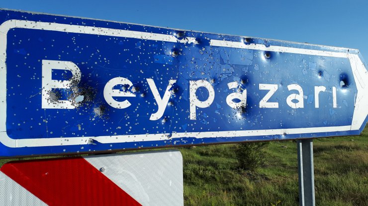 Beypazarı'nda tahrip edilen trafik levhaları yenileniyor