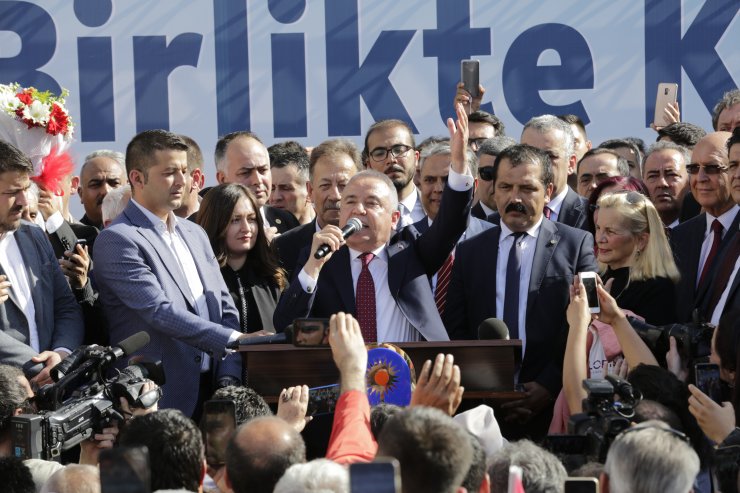 Antalya Büyükşehir Belediye Başkanı Böcek görevine başladı