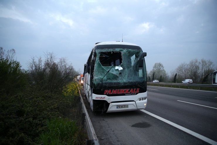 GÜNCELLEME 2 - Sakarya'da yolcu otobüsü devrildi: 32 yaralı