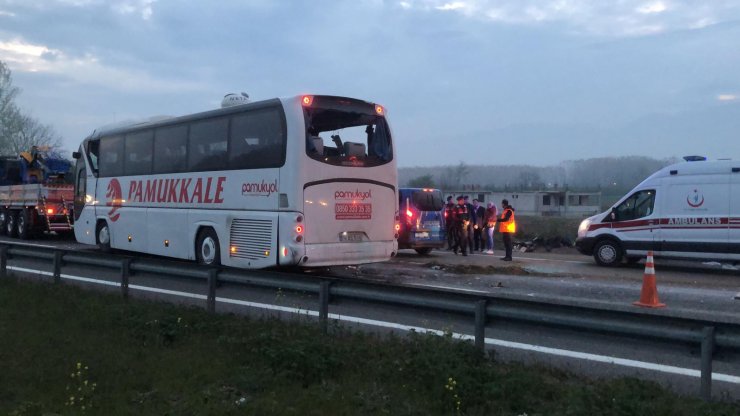 GÜNCELLEME- Sakarya'da yolcu otobüsü devrildi: 30 yaralı