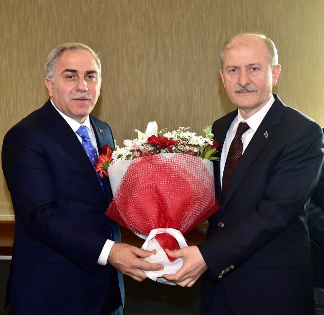 Fatih Belediye Başkanı seçilen Turan mazbatasını aldı