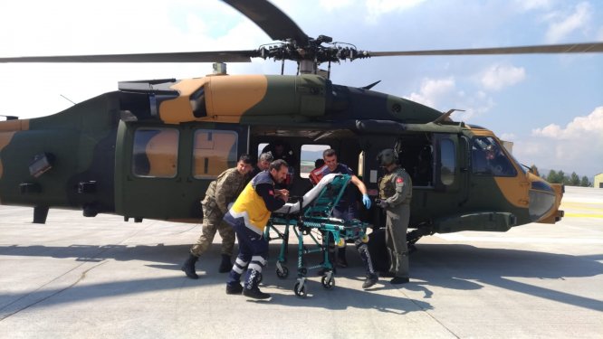 TSK, Siirt'te yaralı vatandaşı hastaneye helikopterle taşıdı