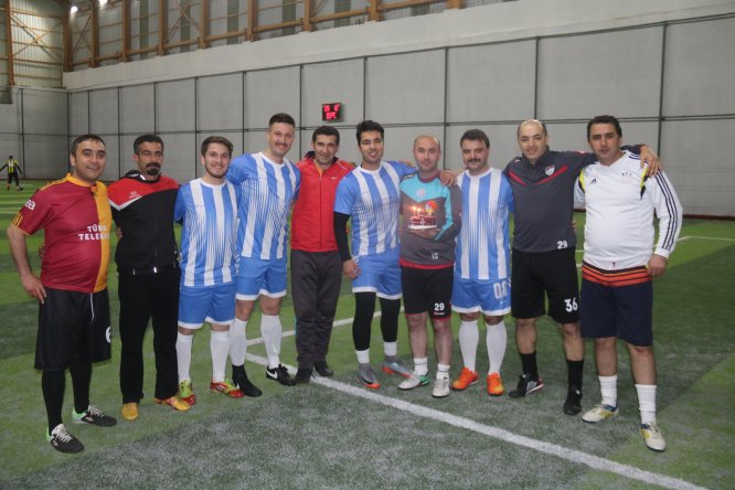 Halı sahada polislere sürpriz