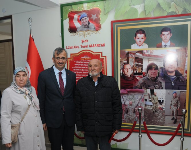 Bahşılı Şehit Yusuf Alsancak Ortaokulu'nda şehit köşesi açıldı