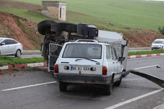 Siirt'te otomobille zırhlı polis aracı çarpıştı: 4 yaralı