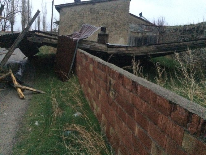 Ulaş'ta şiddetli rüzgar