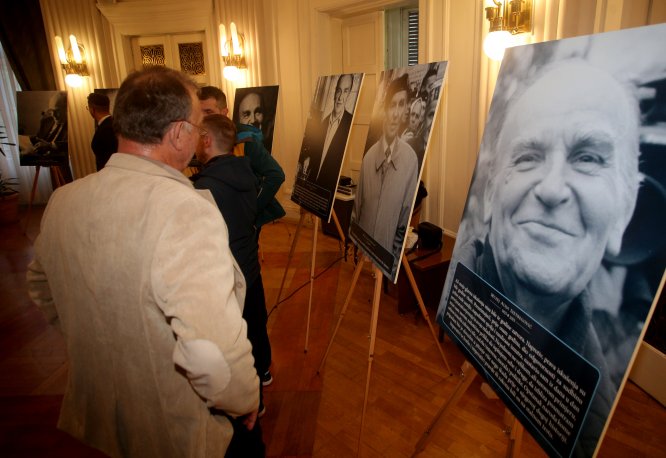 Zagreb'de Aliya İzetbegoviç sergisi