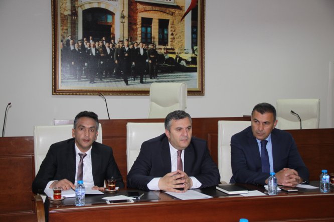 Demirbaş'tan "Halk ile iç içe olun ve halkı dinleyin" talimatı