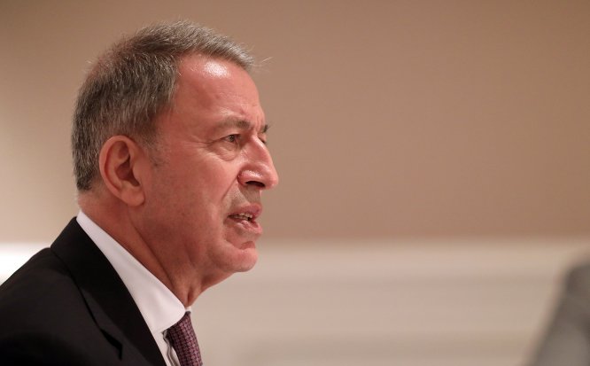 Bakan Akar, gazetecilerle bir araya geldi