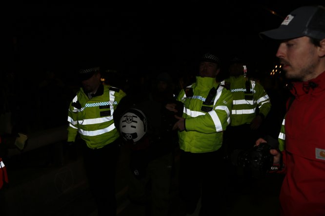 Londra'daki çevreci işgal eyleminde 113 gözaltı