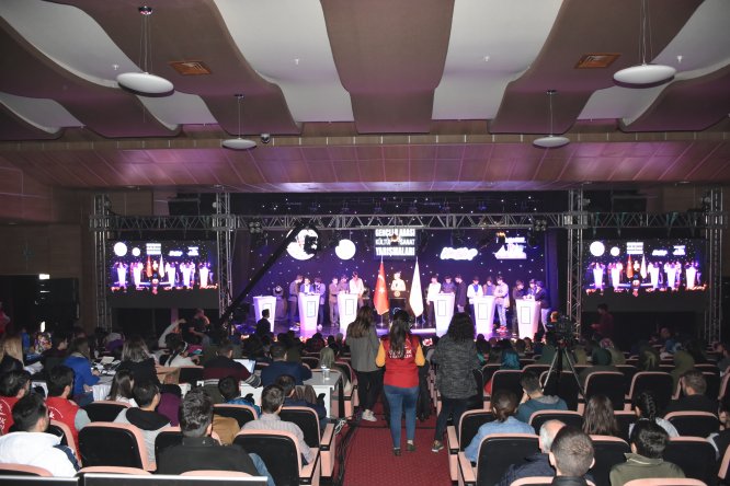 Diyarbakır'da "Gençler Arası Kültür ve Sanat Yarışmaları Grup Finalleri"