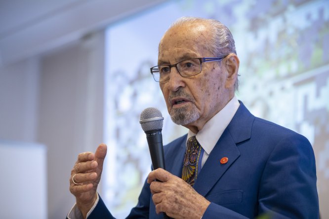 Asırlık çınardan "doğayı koruyun" çağrısı