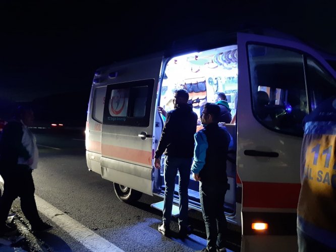 GÜNCELLEME - Taraftar minibüsü tırla çarpıştı: 10 yaralı