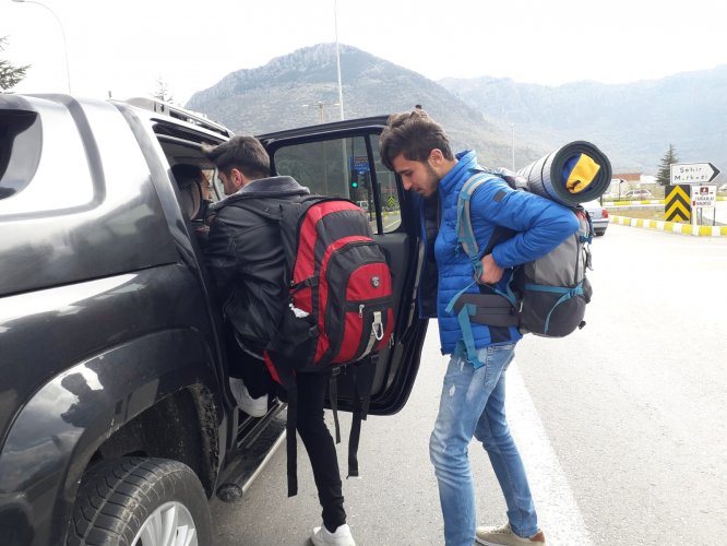 Otostopla Türkiye'yi geziyorlar