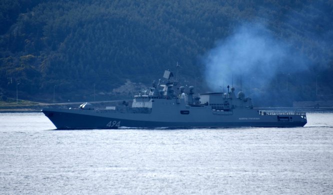 Rus askeri gemisi Çanakkale Boğazı'ndan geçti