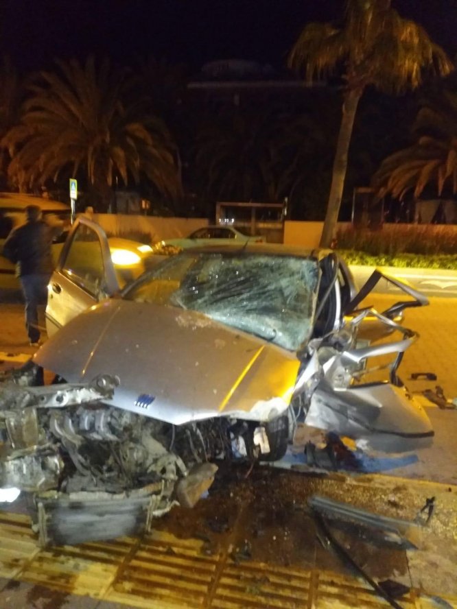 Muğla'da otomobil refüje çarptı: 1 ölü, 2 yaralı