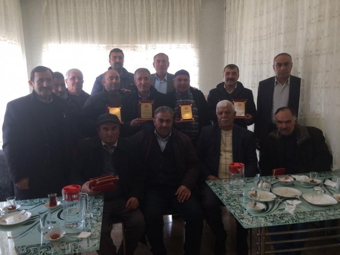 Ulaş'ta eski muhtarlara veda yemeği