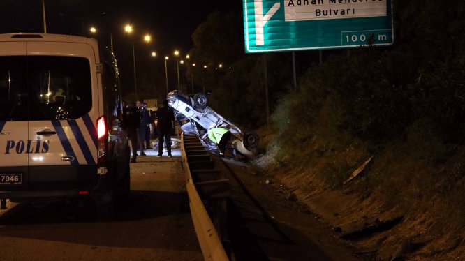 Adana'da otomobil bariyere çarptı: 1 yaralı