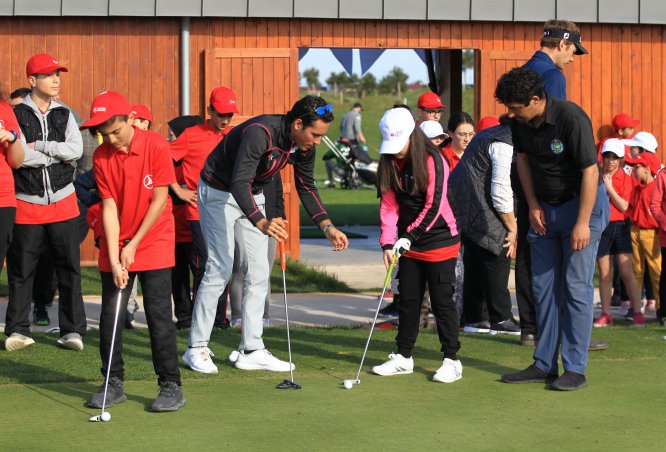 Golfün yıldızları, çocuklarla buluştu