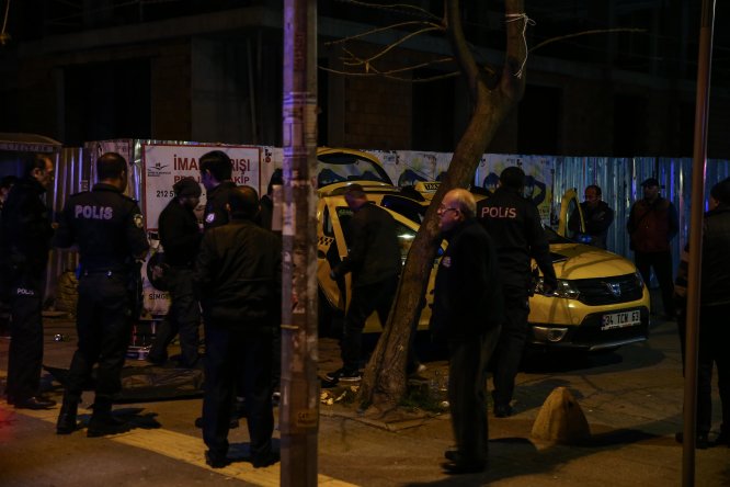 Bakırköy’de ticari takside bir kişi hayatını kaybetti