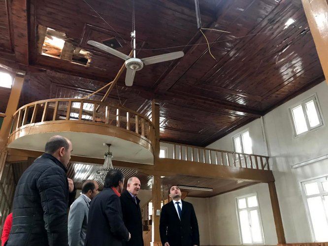 Kaymakam Partal yangında hasar gören camiyi inceledi