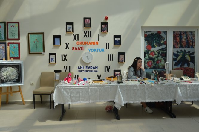 Üniversite öğrencilerinden el sanatları sergisi