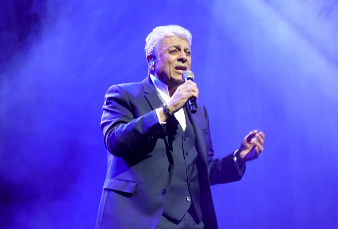 Enrico Macias, "PSM Caz Festivali"nde sahne aldı