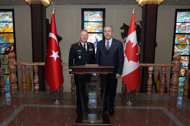 Bakan Akar, Kanada Genelkurmay Başkanı Vance'i kabul etti