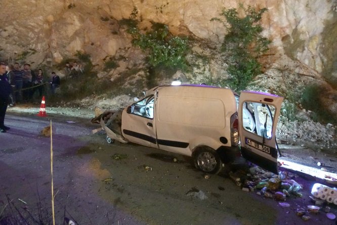 Artvin'de park halindeki şarampole yuvarlandı: 1 ölü, 1 yaralı