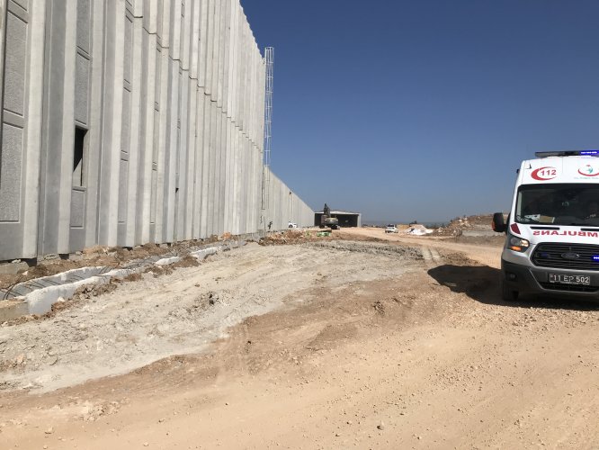 Forklift ile beton bariyer arasında sıkışan işçi öldü