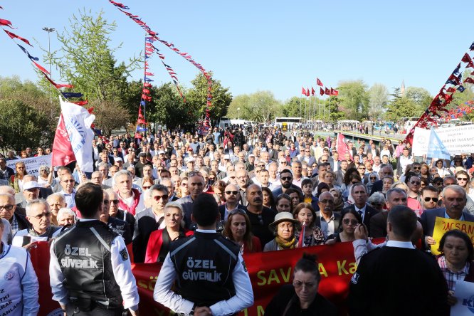 İmamoğlu, çalışanların 1 Mayıs'ını kutladı
