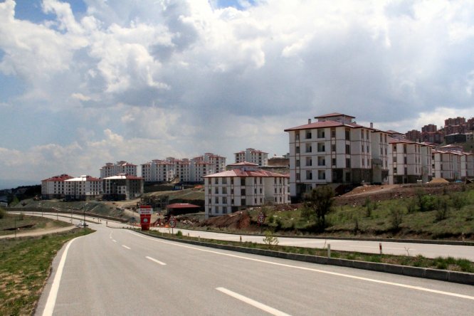 Suşehri'nde TOKİ konutlarının hak sahipleri belirlendi