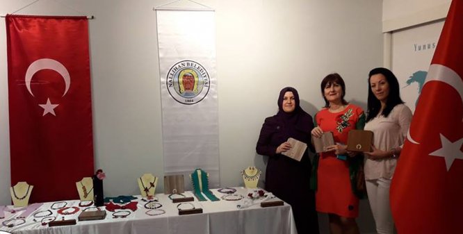 İğne oyası ve el sanatı kursunu tamamlayan kursiyerlere sertifika