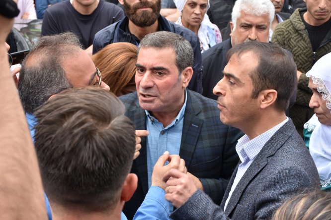 Polisten "bizi annelerle karşı karşıya getirmeyin" uyarısı