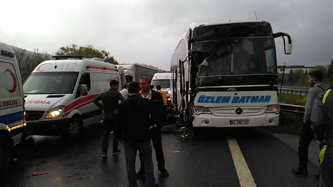Yolcu otobüsü tırla çarpıştı: 7 yaralı