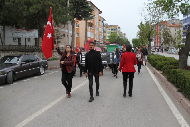 Beyşehir'de kadınlar çocuk istismarını protesto etti