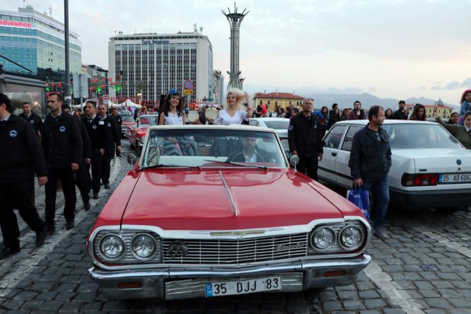 İzmir'de Hıdırellez ateşi yakıldı