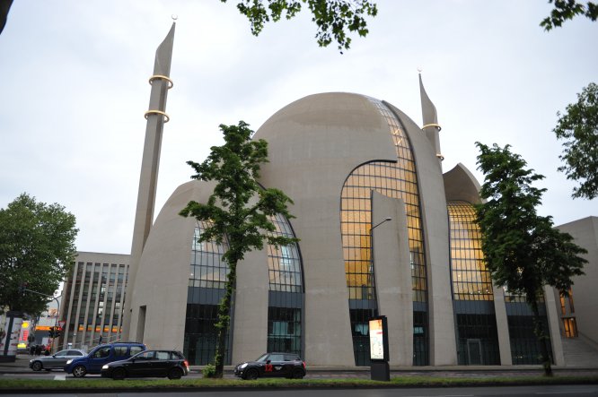 HUZUR VE BEREKET AYI RAMAZAN - Almanya'da ilk iftar