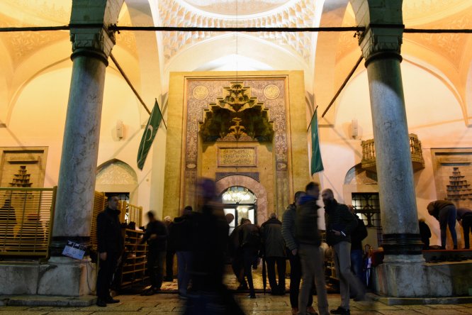 Batı Balkanlar'da ilk teravih namazı kılındı
