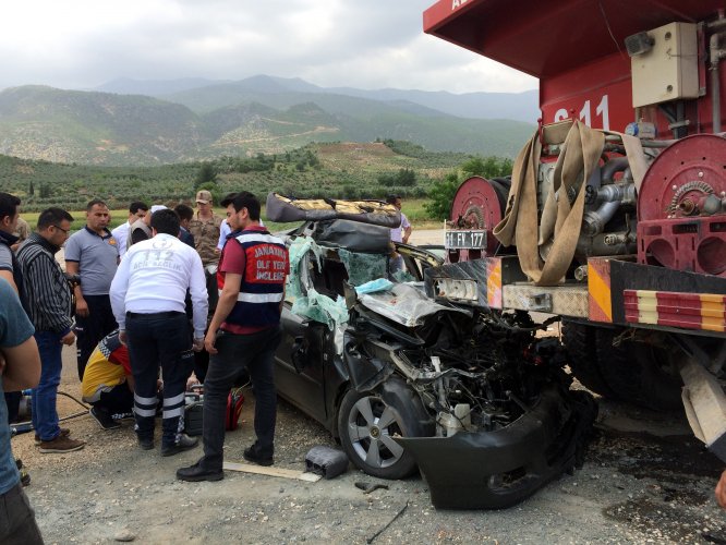 GÜNCELLEME - Hatay'da otomobil arazöze çarptı: 2 ölü