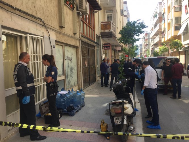İzmir'de su dağıtımı yapan 2 genç evde ölü bulundu