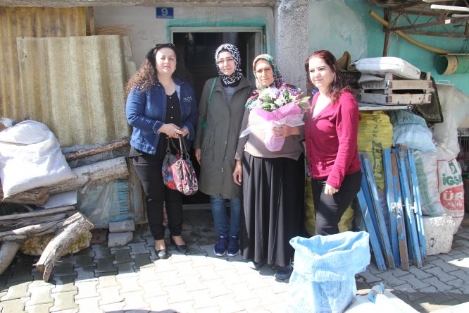 Beyşehir'de yılın annelerine evlerinde anlamlı ziyaret