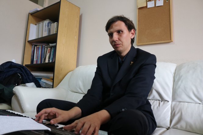 Görme engellilere notaları dokunarak öğretiyorlar