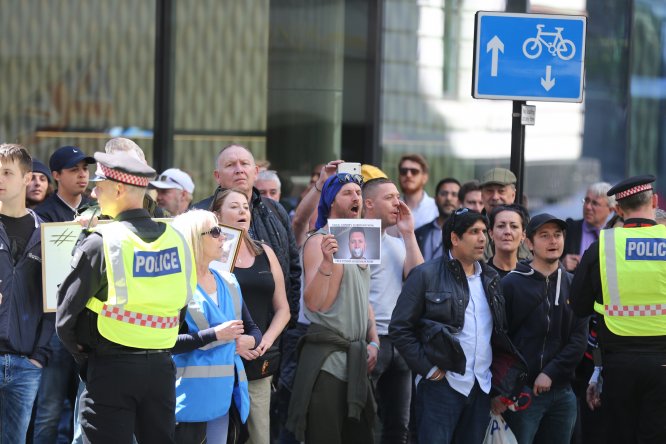 İslam karşıtı aşırı sağcı İngiliz yeniden yargılanacak