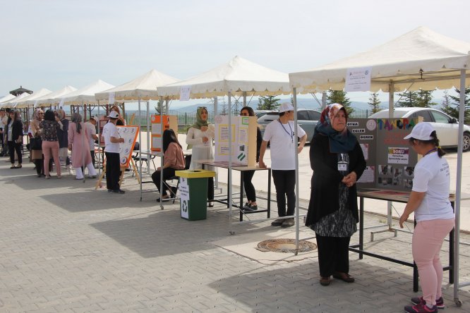 Öğrenciler projelerini sergiledi