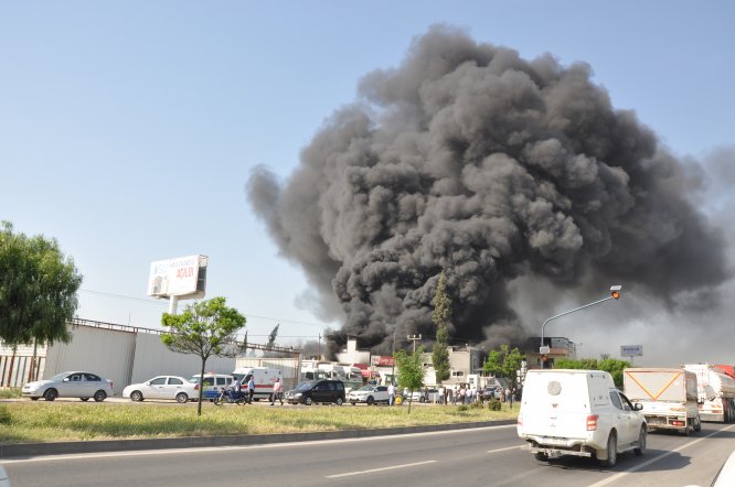 GÜNCELLEME - Mersin'de fabrika yangını