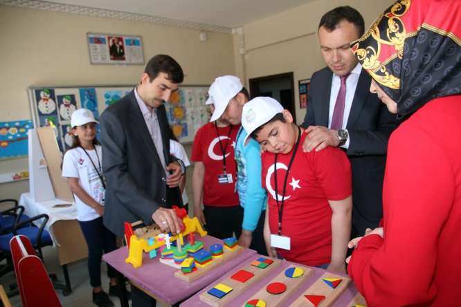 Şarkışla'da "4006 TÜBİTAK Bilim Fuarı" açıldı