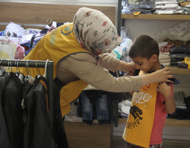 Gaziantep'te ihtiyaç sahibi ailelere kıyafet yardımı
