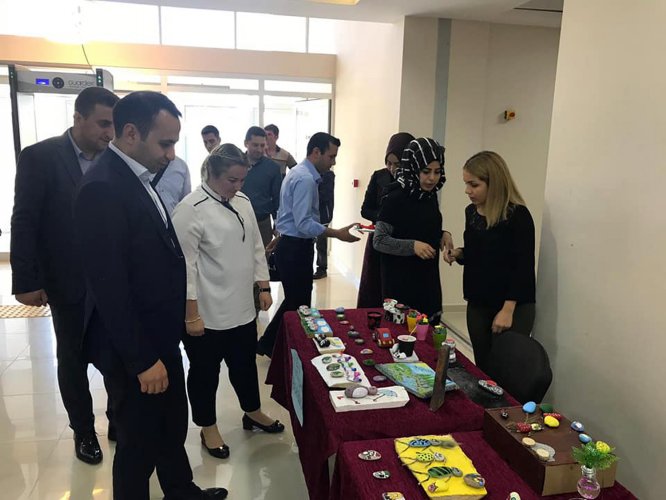 Özel eğitim sınıfı öğrencileri sergi açtı