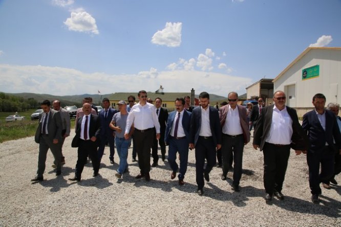 Vali Ayhan Banaz köyünde incelemelerde bulundu